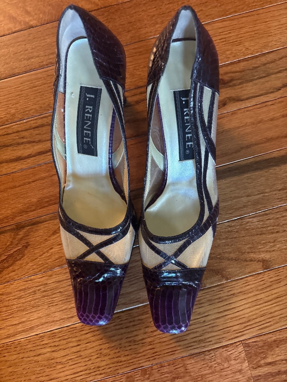 Textured mesh stiletto pump